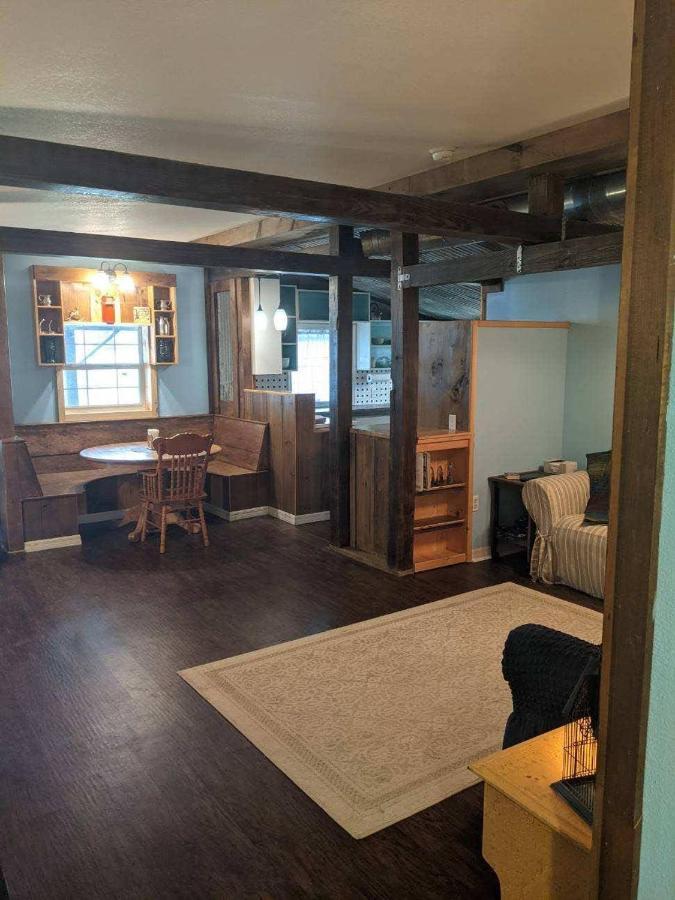 Bunkhouse Farm Stay Fort White Exterior photo