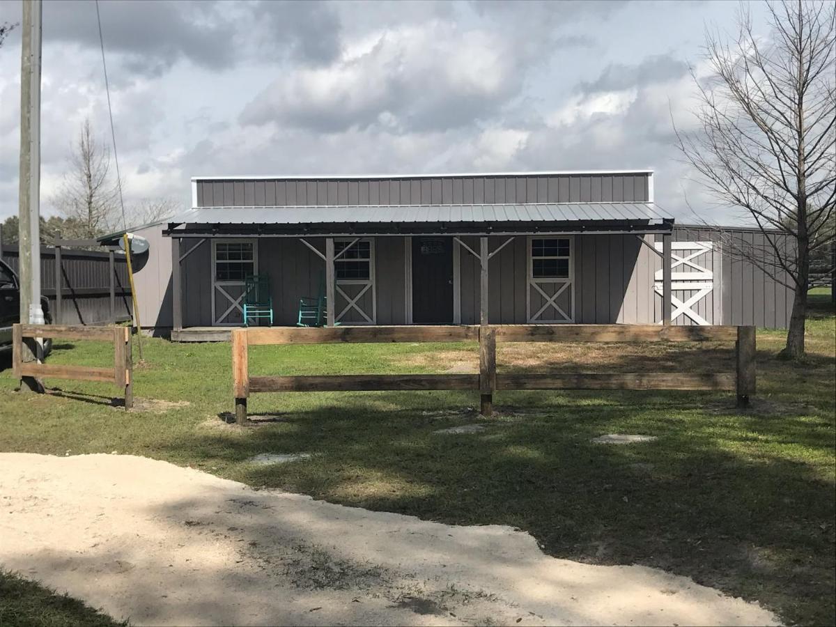 Bunkhouse Farm Stay Fort White Exterior photo